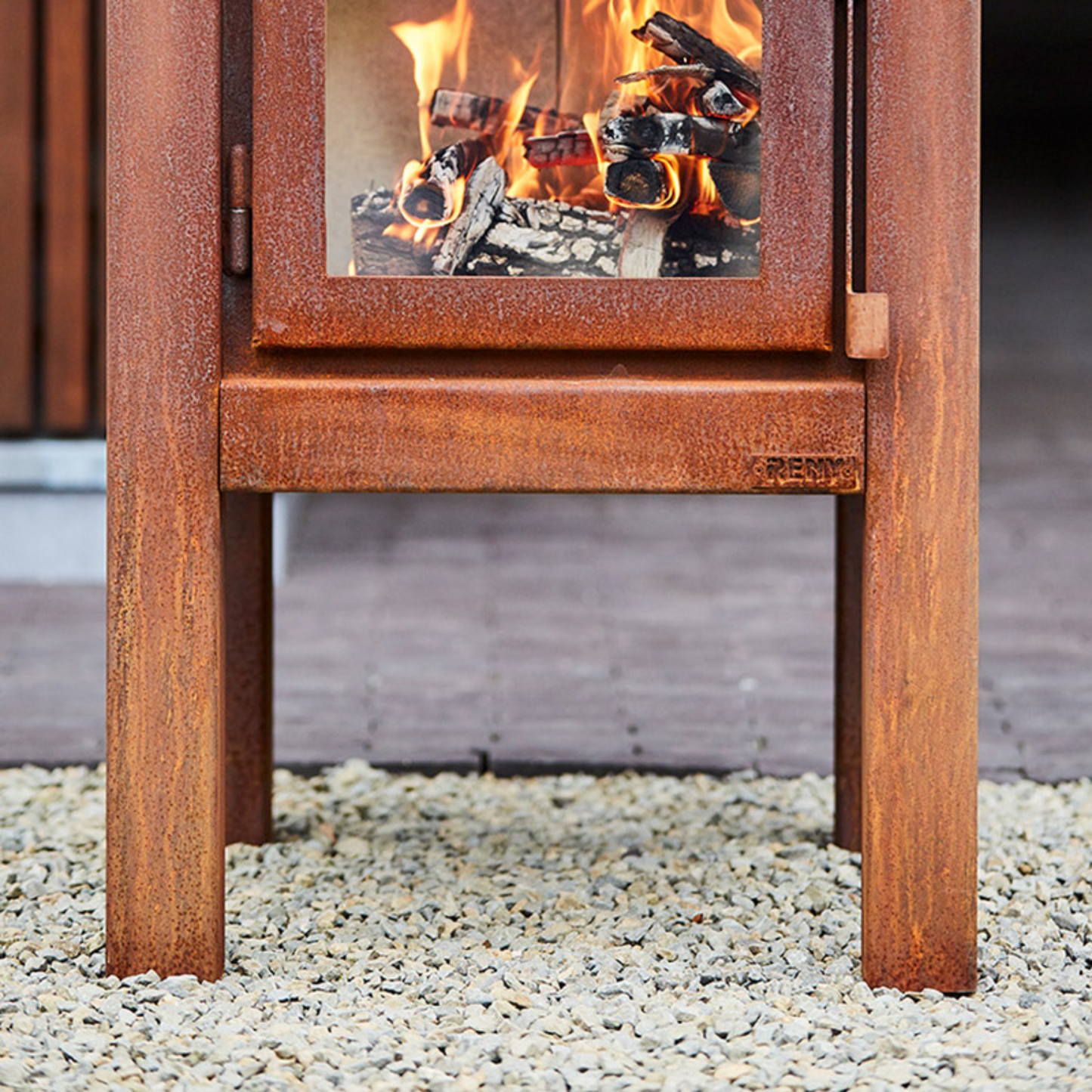 RB73 Quaruba XL 3-Sided Glass Fireplace