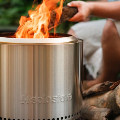 Solo Stove Bonfire Smokeless Firepit Essential Bundle 2.0
